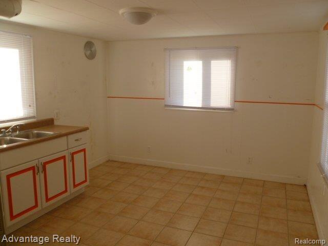 3320 Grant Road Rochester, MI 48309 - Photo 15 of 22 P1000369.JPG