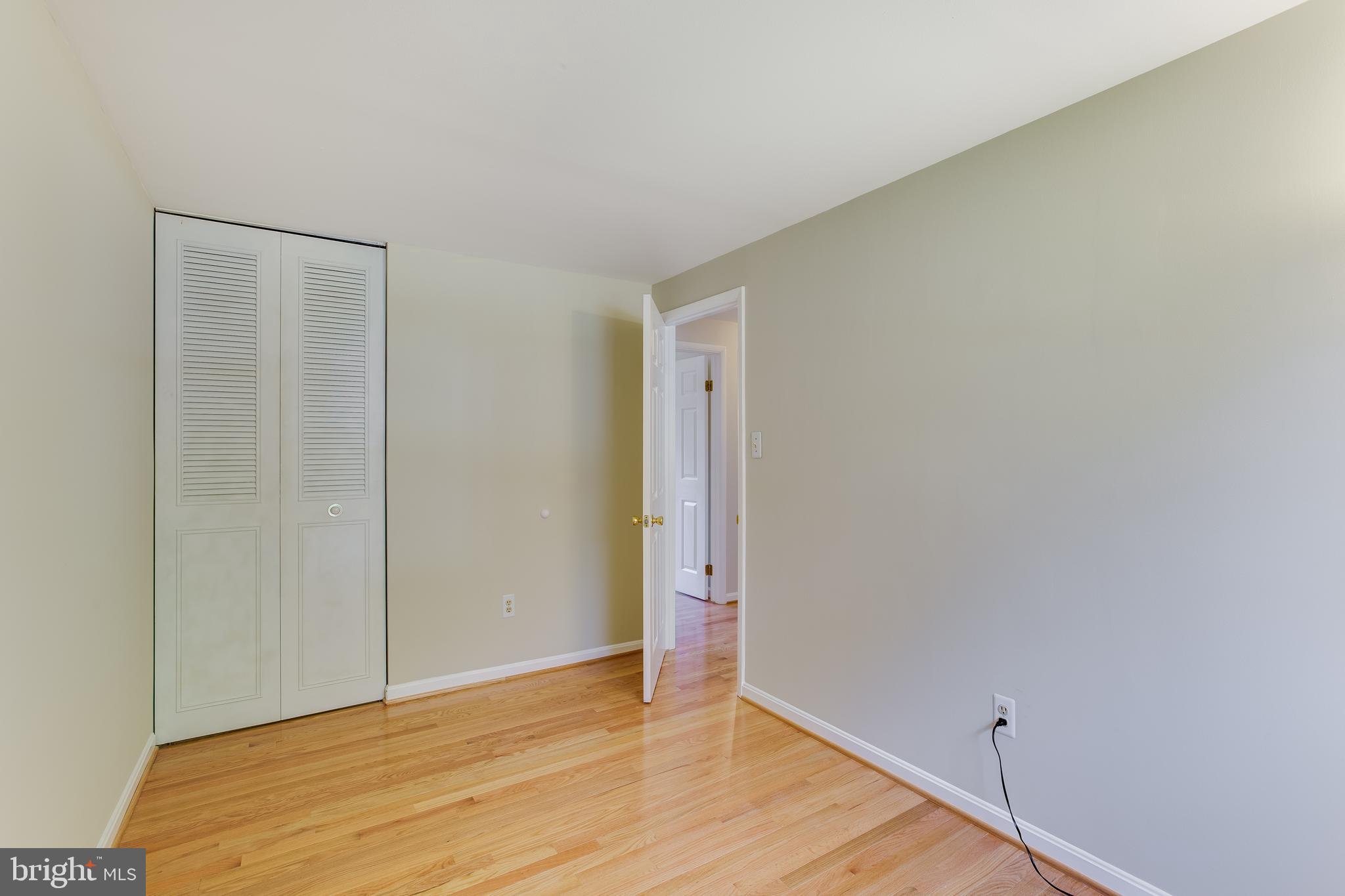 19064 Staleybridge Road Germantown, MD 20876 - Photo 18 of 37 Bedroom #2 Louvered closet doors