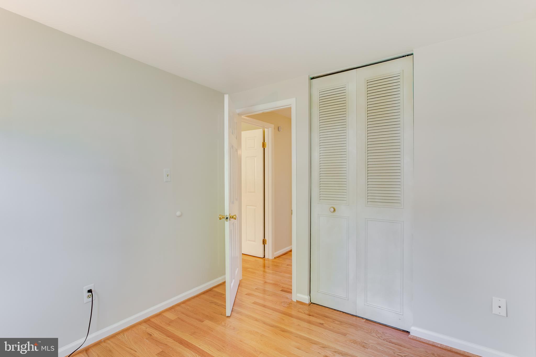 19064 Staleybridge Road Germantown, MD 20876 - Photo 20 of 37 Bedroom #3 Louvered closet doors