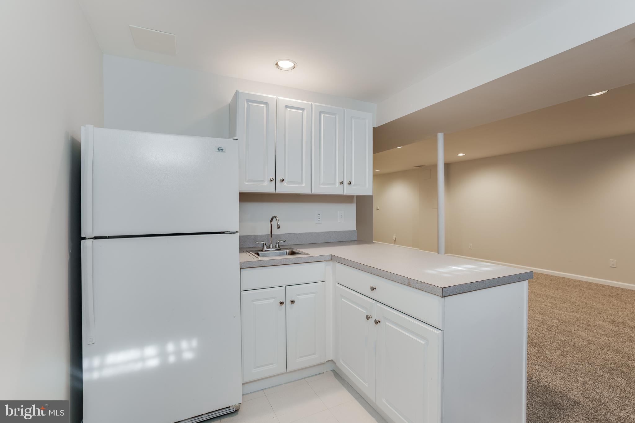 19064 Staleybridge Road Germantown, MD 20876 - Photo 29 of 37 Kitchenette