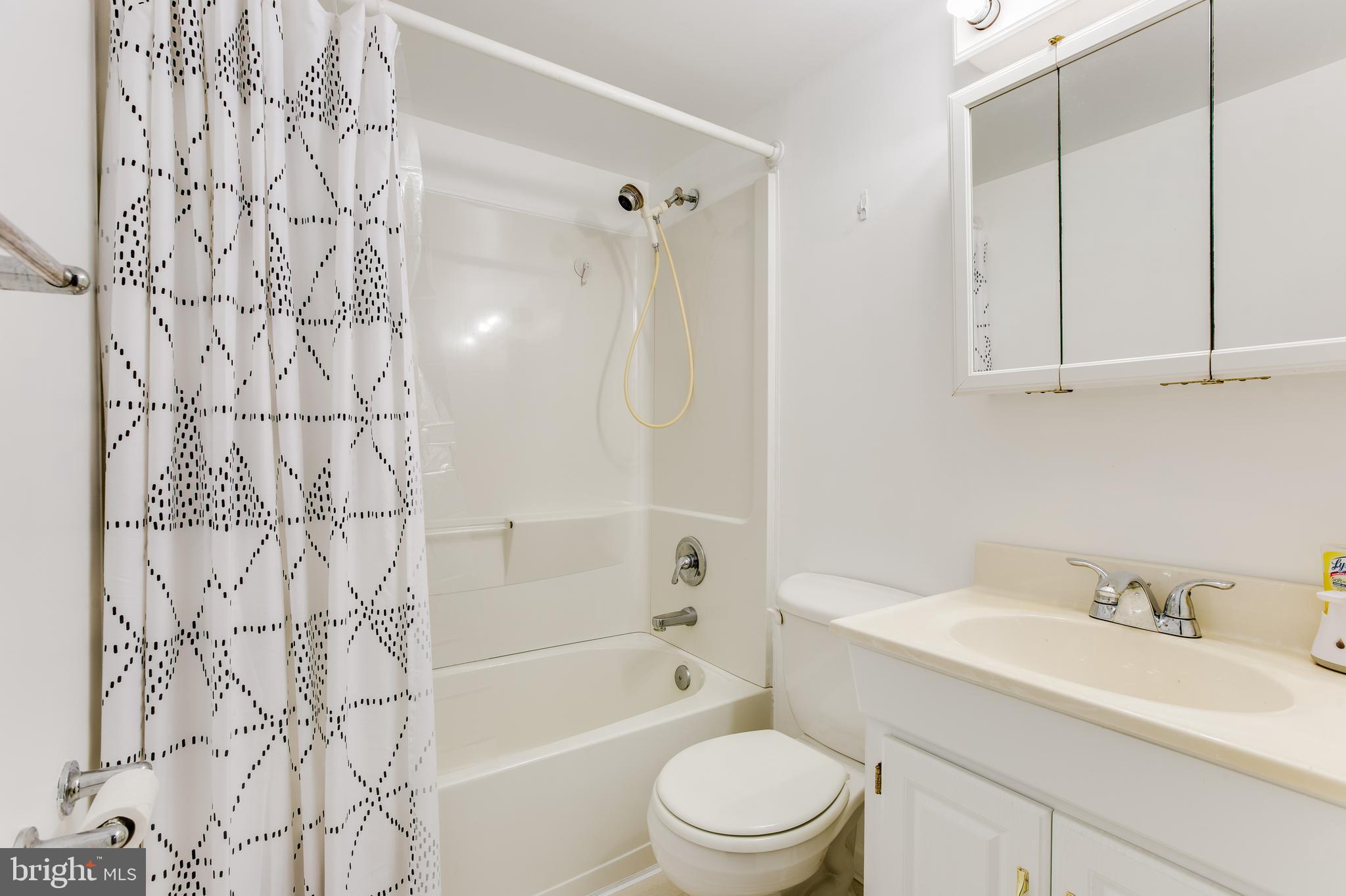 19064 Staleybridge Road Germantown, MD 20876 - Photo 30 of 37 Full Bathroom (Basement)