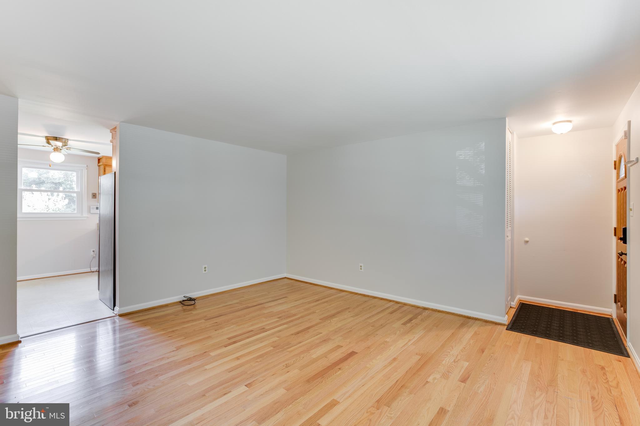 19064 Staleybridge Road Germantown, MD 20876 - Photo 4 of 37 Living Room (Hardwood Floor)