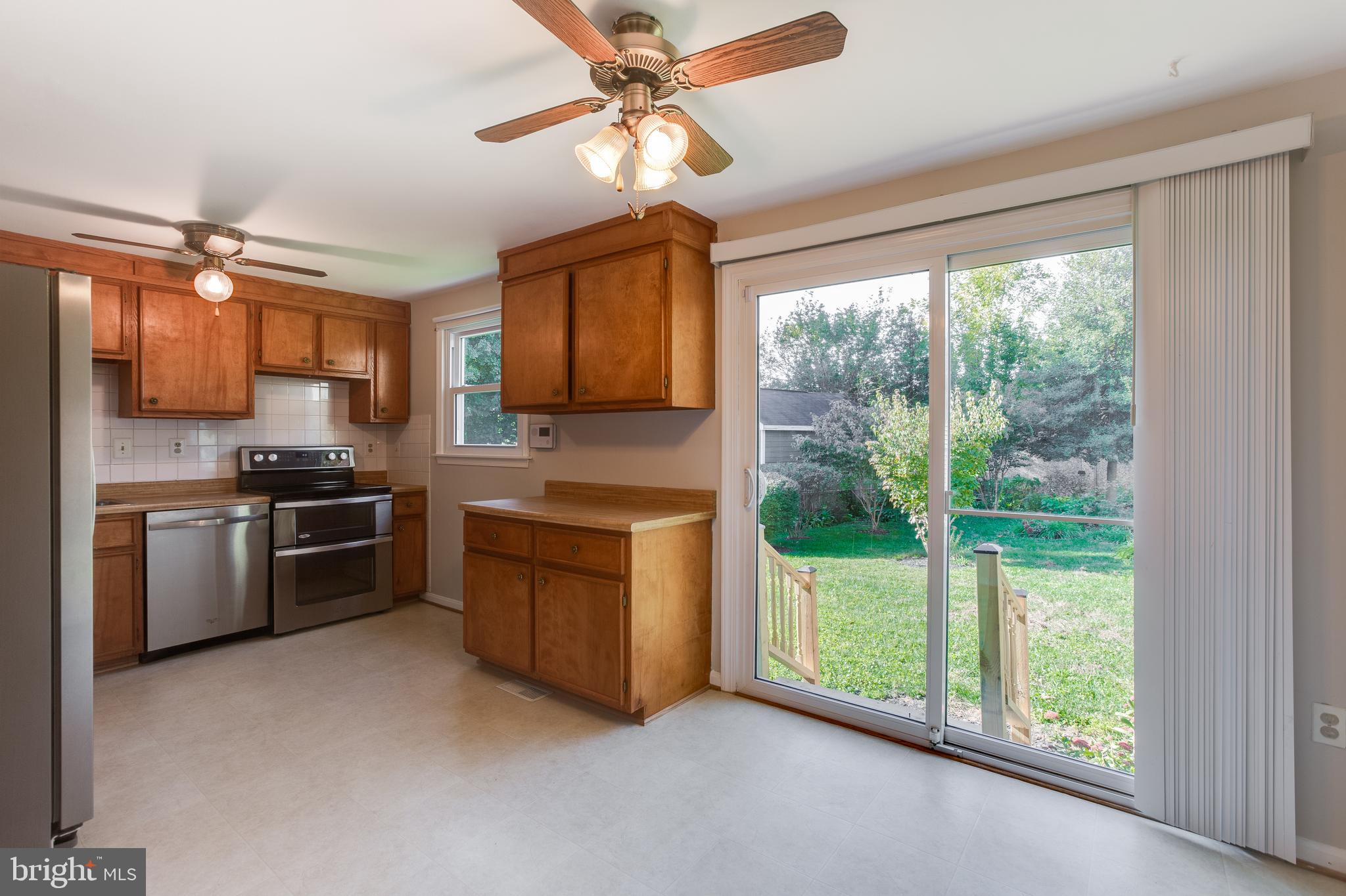 19064 Staleybridge Road Germantown, MD 20876 - Photo 10 of 37 Dining Area with Sliding Glass door to back yard