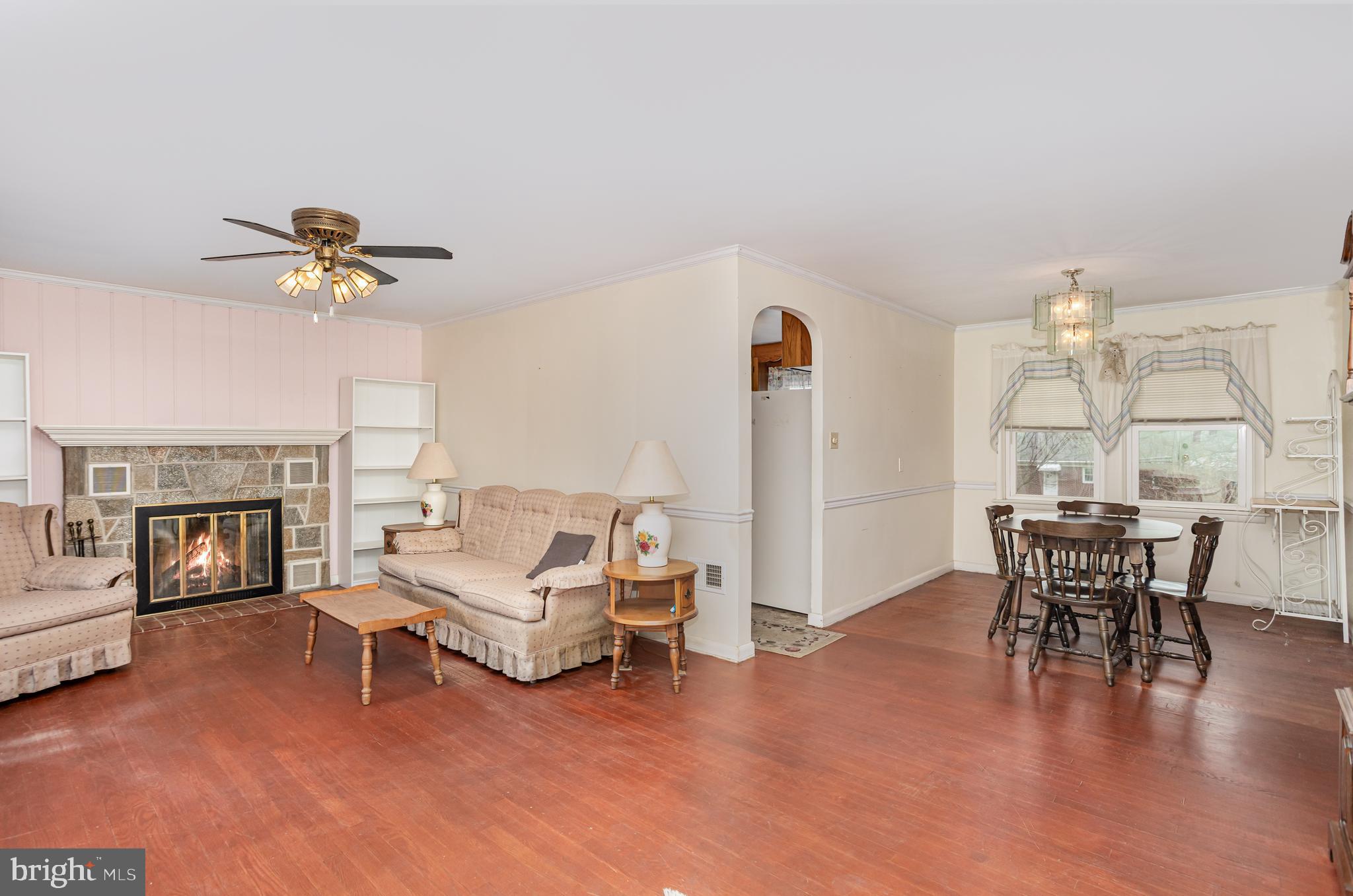 19 Lee Street Hanover, PA 17331 - Photo 2 of 28