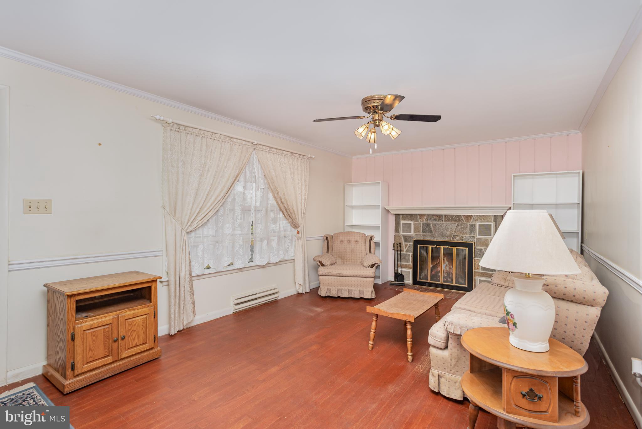 19 Lee Street Hanover, PA 17331 - Photo 4 of 28