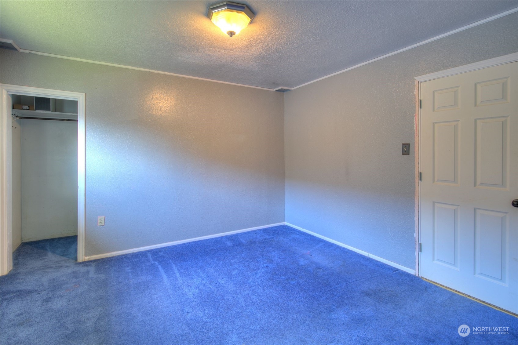 2205 West Second Street Aberdeen, WA 98520 - Photo 15 of 22 an empty room with a empty space and a window