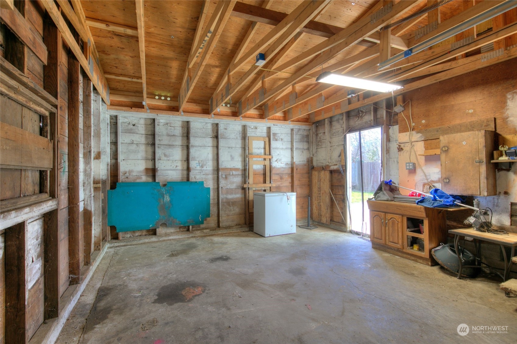 2205 West Second Street Aberdeen, WA 98520 - Photo 20 of 22 a view of a room with furniture and a large window