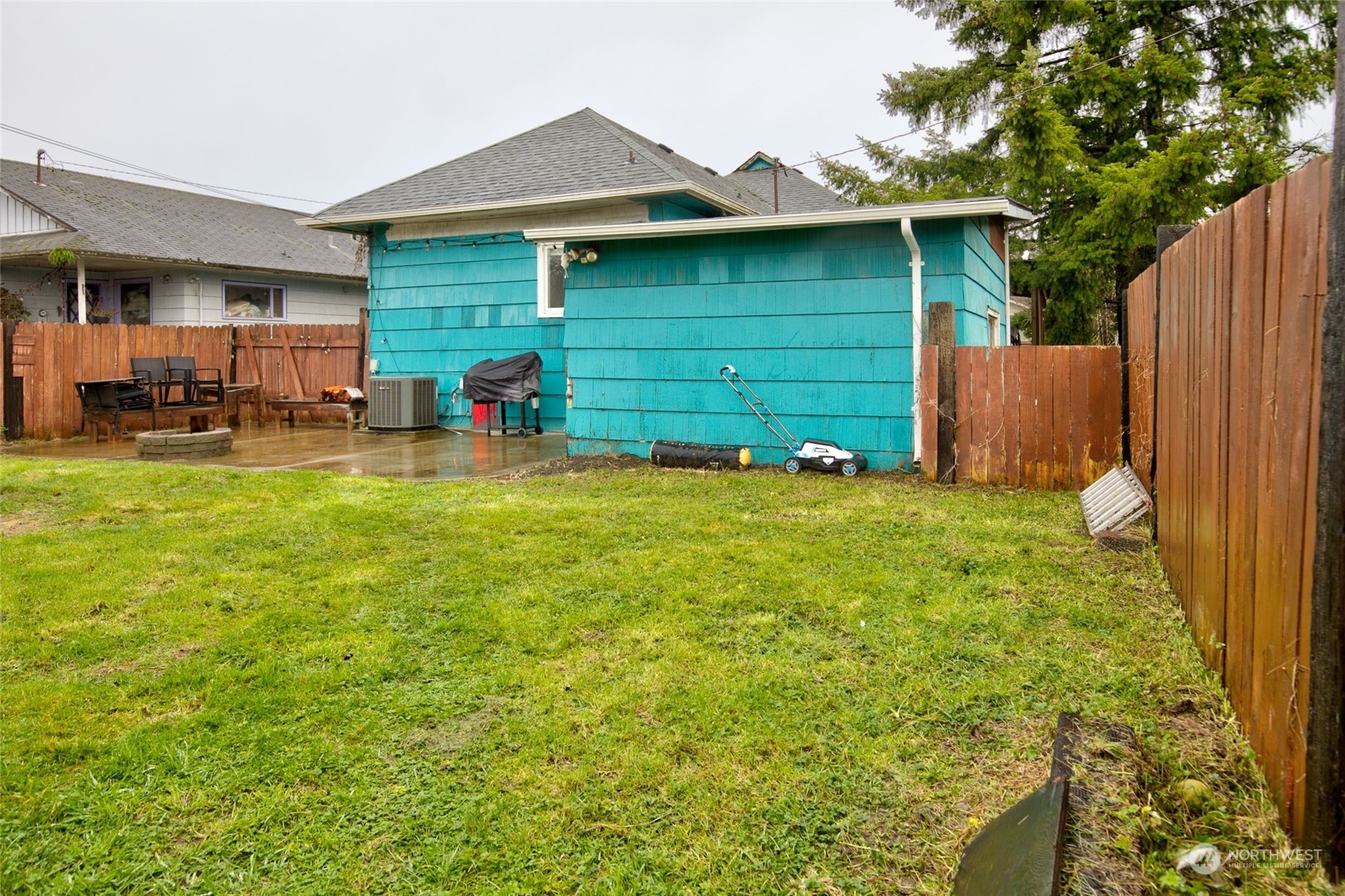 2205 West Second Street Aberdeen, WA 98520 - Photo 21 of 22 a view of a house with backyard and sitting area