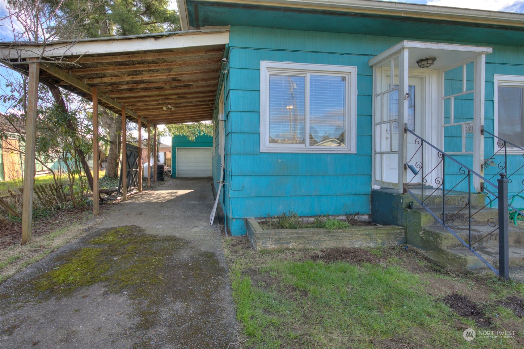 2205 West Second Street Aberdeen, WA 98520 - Photo 3 of 22 a view of a small house