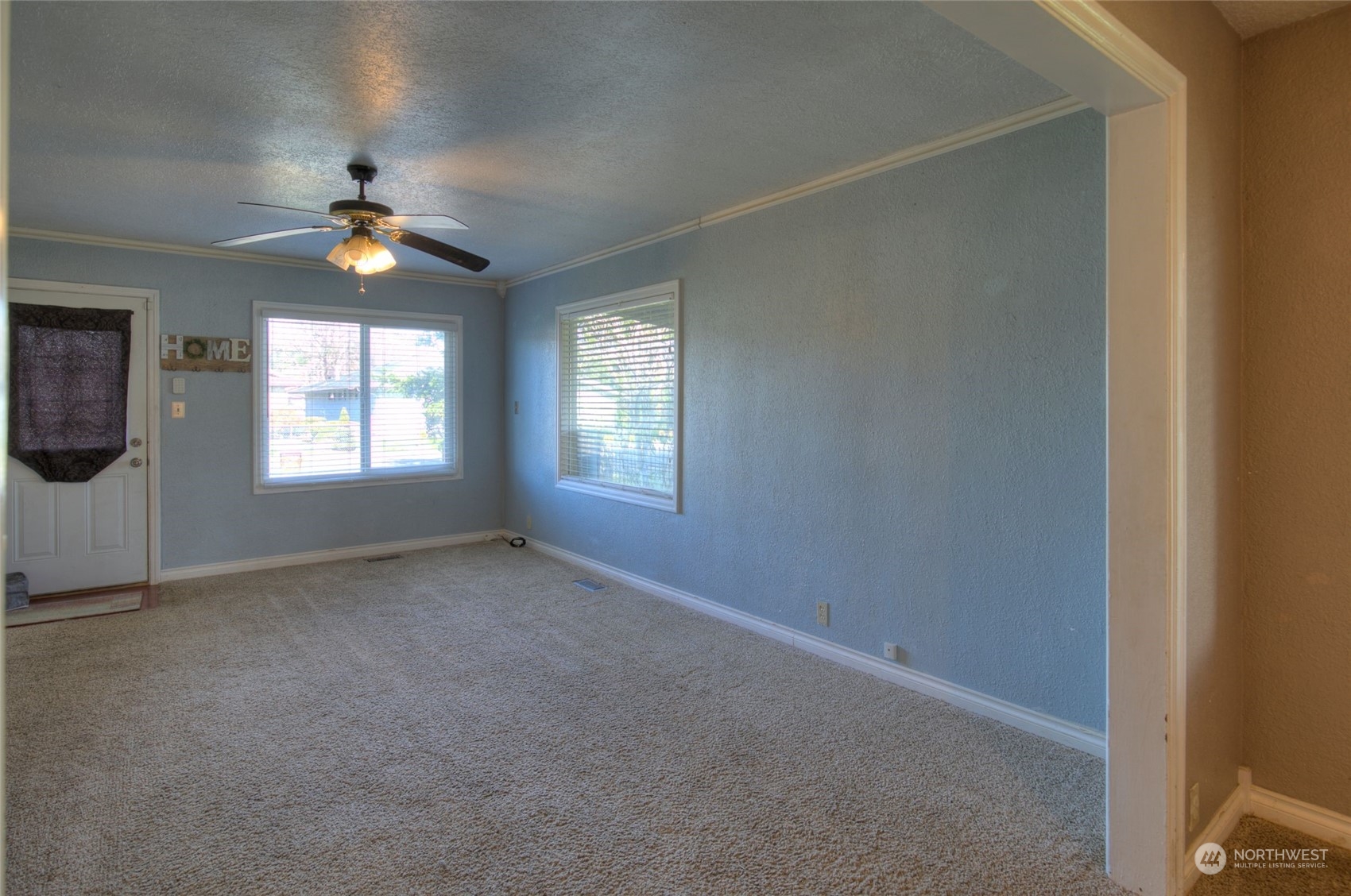 2205 West Second Street Aberdeen, WA 98520 - Photo 6 of 22 an empty room that has a window