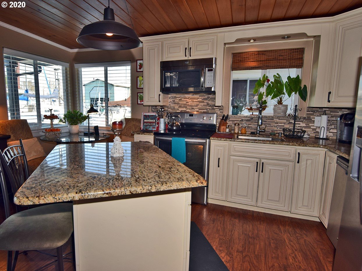 501 Northeast Bridgeton Road, Unit 5 Portland, OR 97211 - Photo 6 of 32 Gallery Image 6