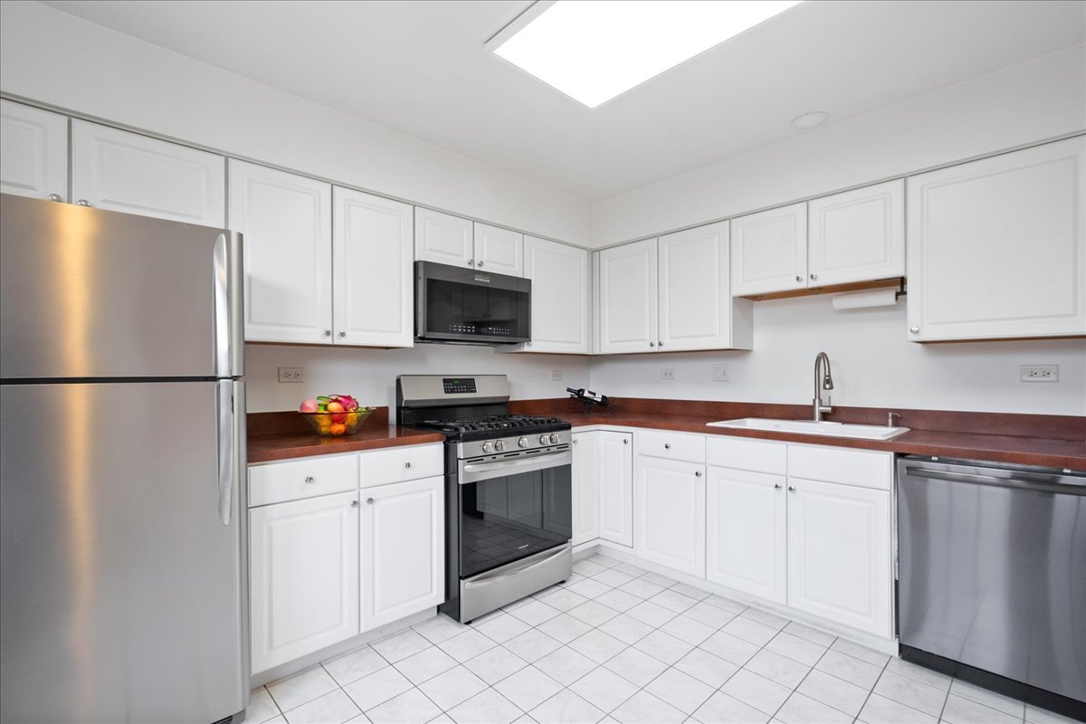 902 Sparta Court Vernon Hills, IL 60061 - Photo 15 of 35