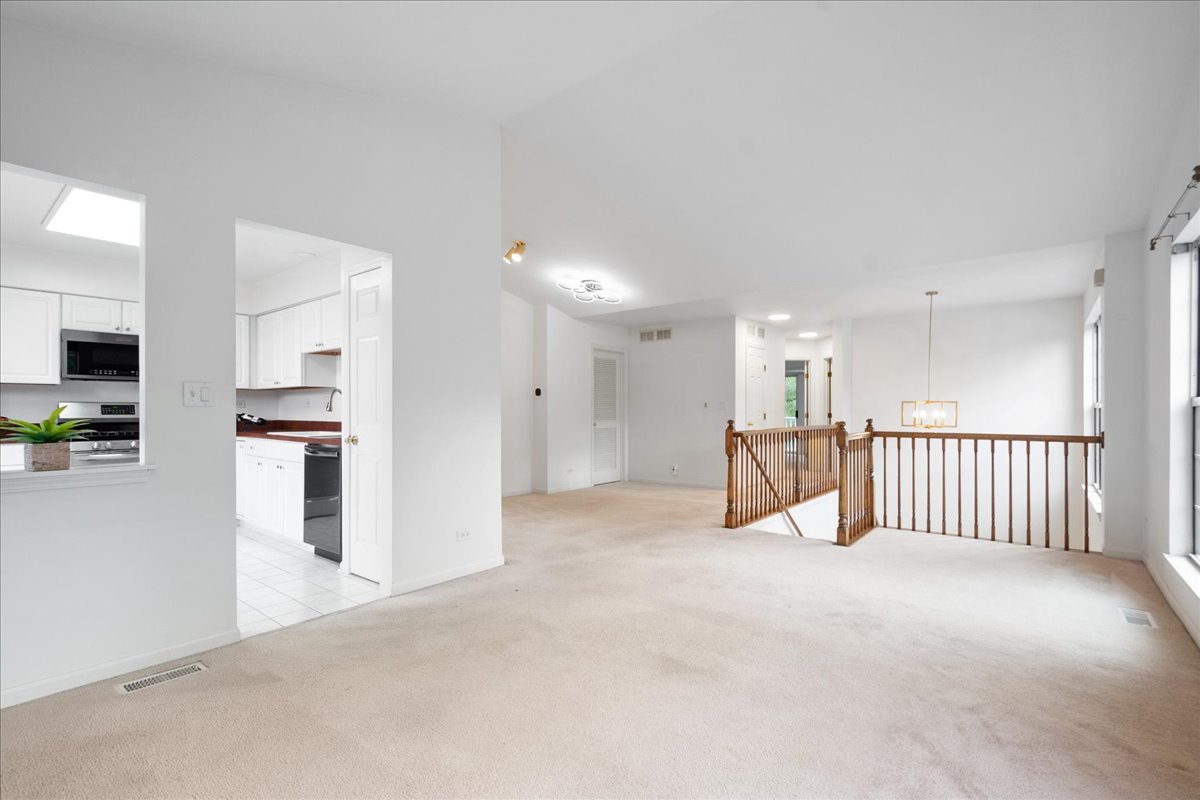 902 Sparta Court Vernon Hills, IL 60061 - Photo 4 of 35