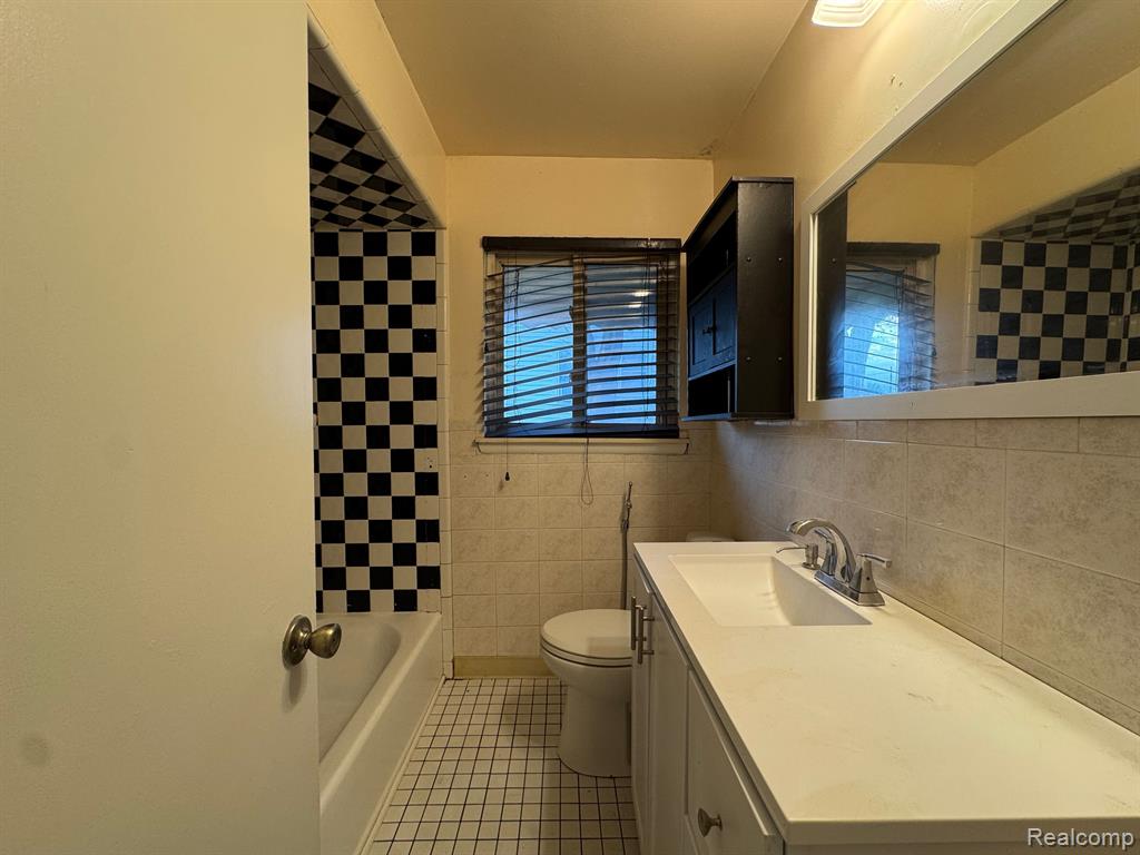 26646 Hoover Road Warren, MI 48089 - Photo 15 of 27