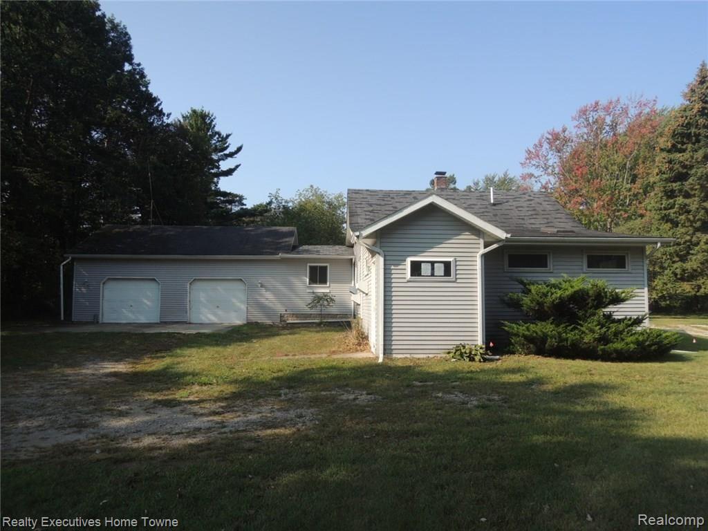 5583 Lakeshore Road Fort Gratiot, MI 48059 - Photo 2 of 16 DSCN5124.JPG