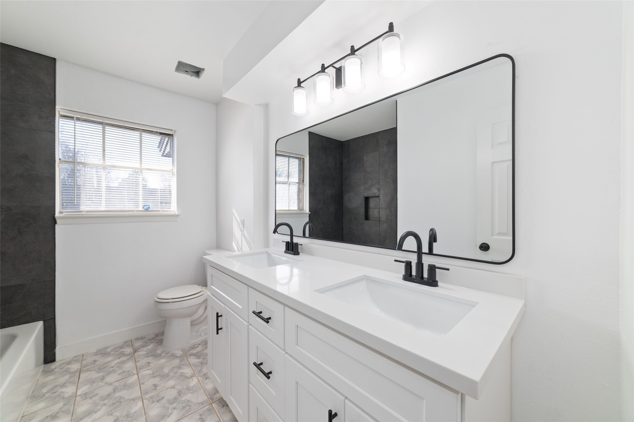 419 Bellmar Drive Houston, TX 77037 - Photo 11 of 18