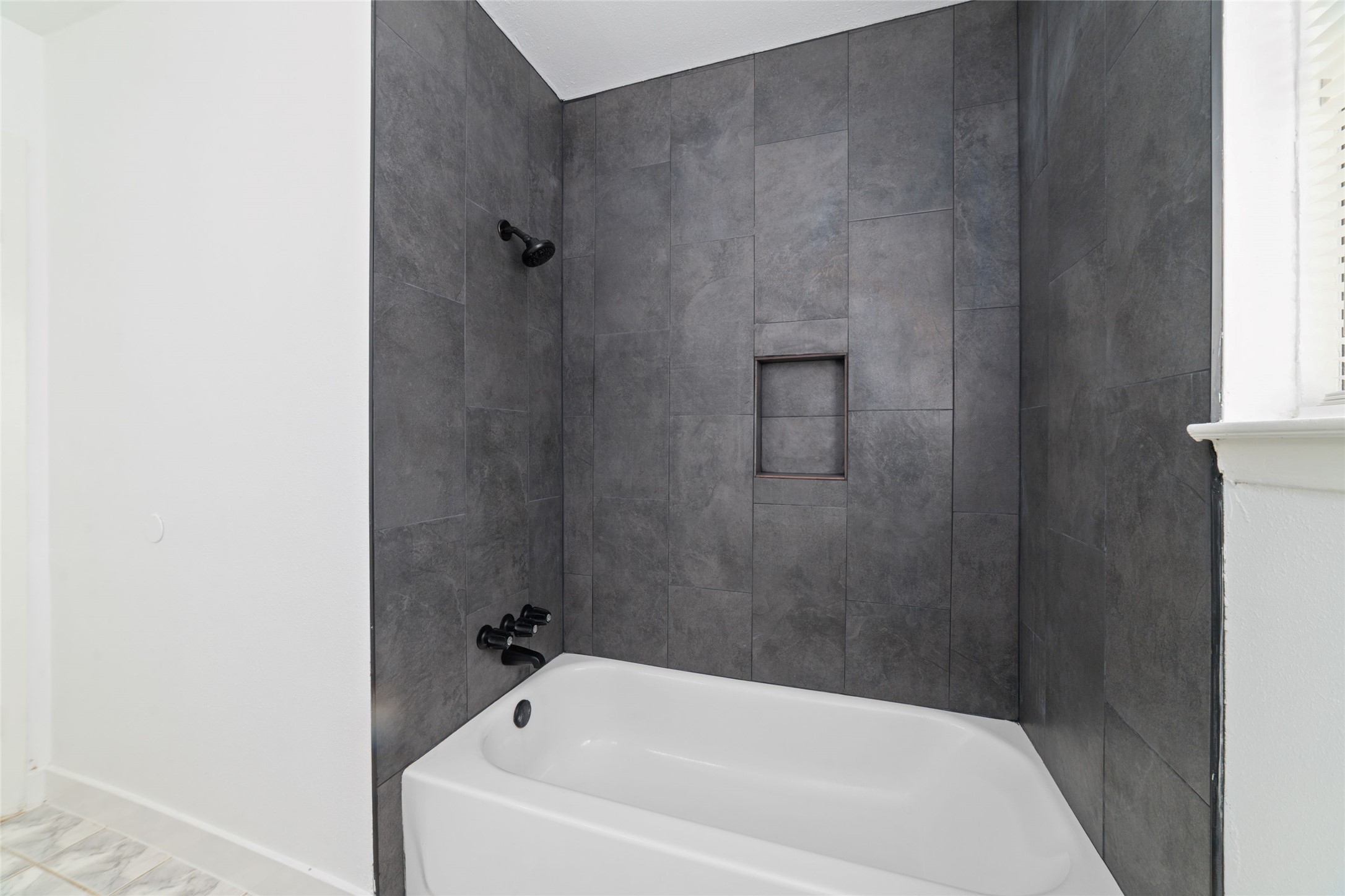 419 Bellmar Drive Houston, TX 77037 - Photo 12 of 18