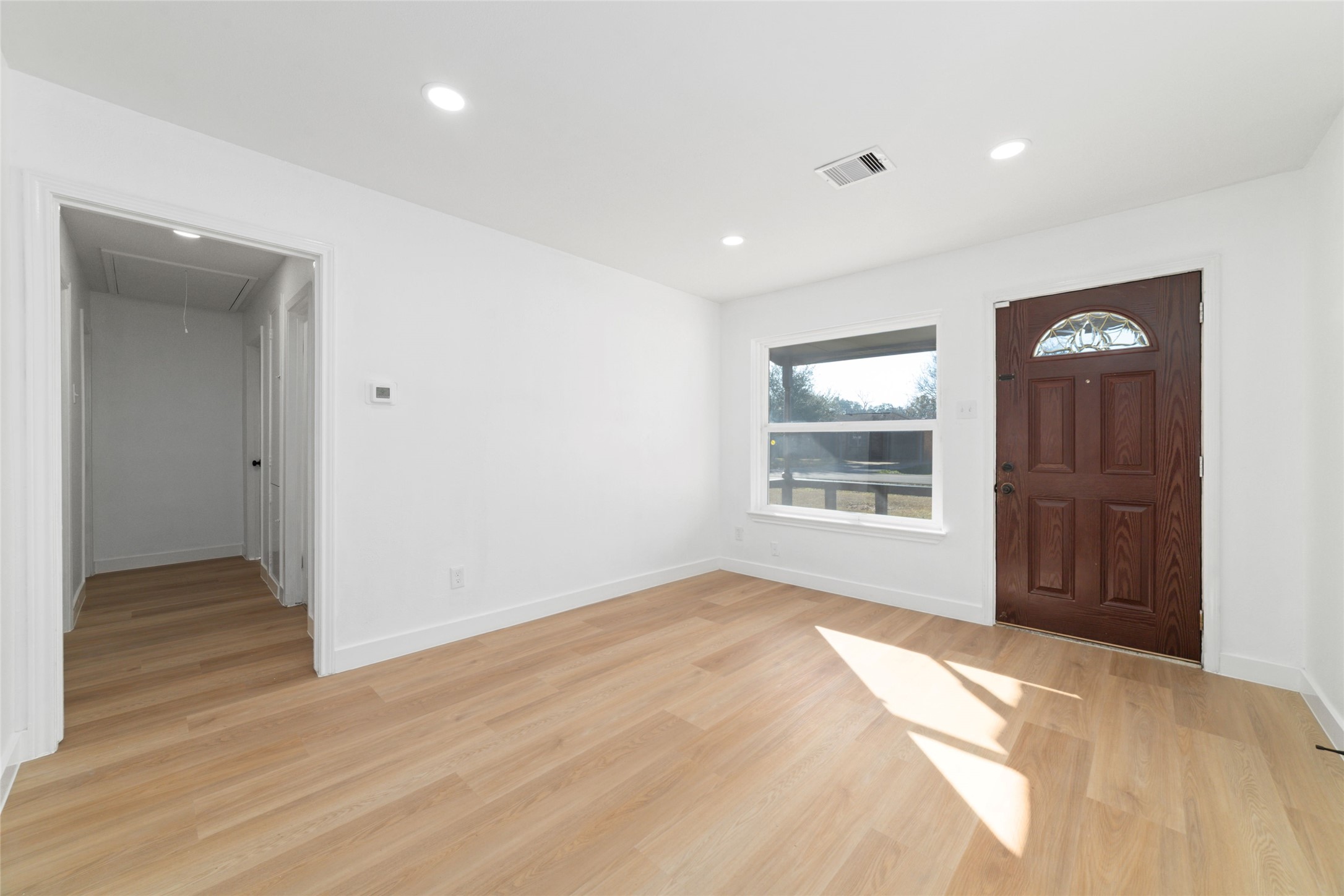 419 Bellmar Drive Houston, TX 77037 - Photo 4 of 18