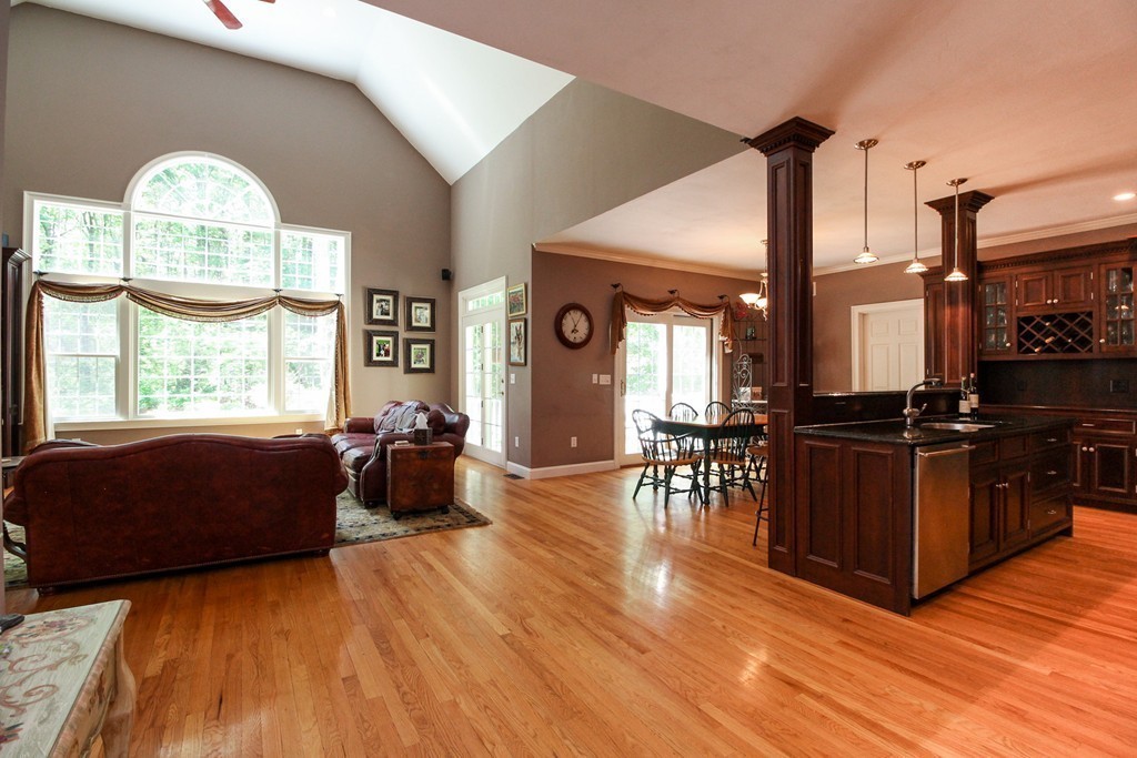 5 Bunker Road Medfield, MA 02052 - Photo 9 of 28 Gallery Image 9