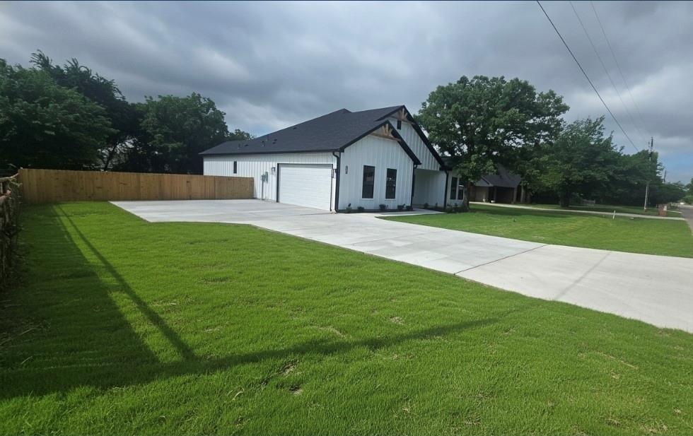 1106 East Sixth Street Springtown, TX 76082 - Photo 2 of 29 a front view of a house with yard and green space