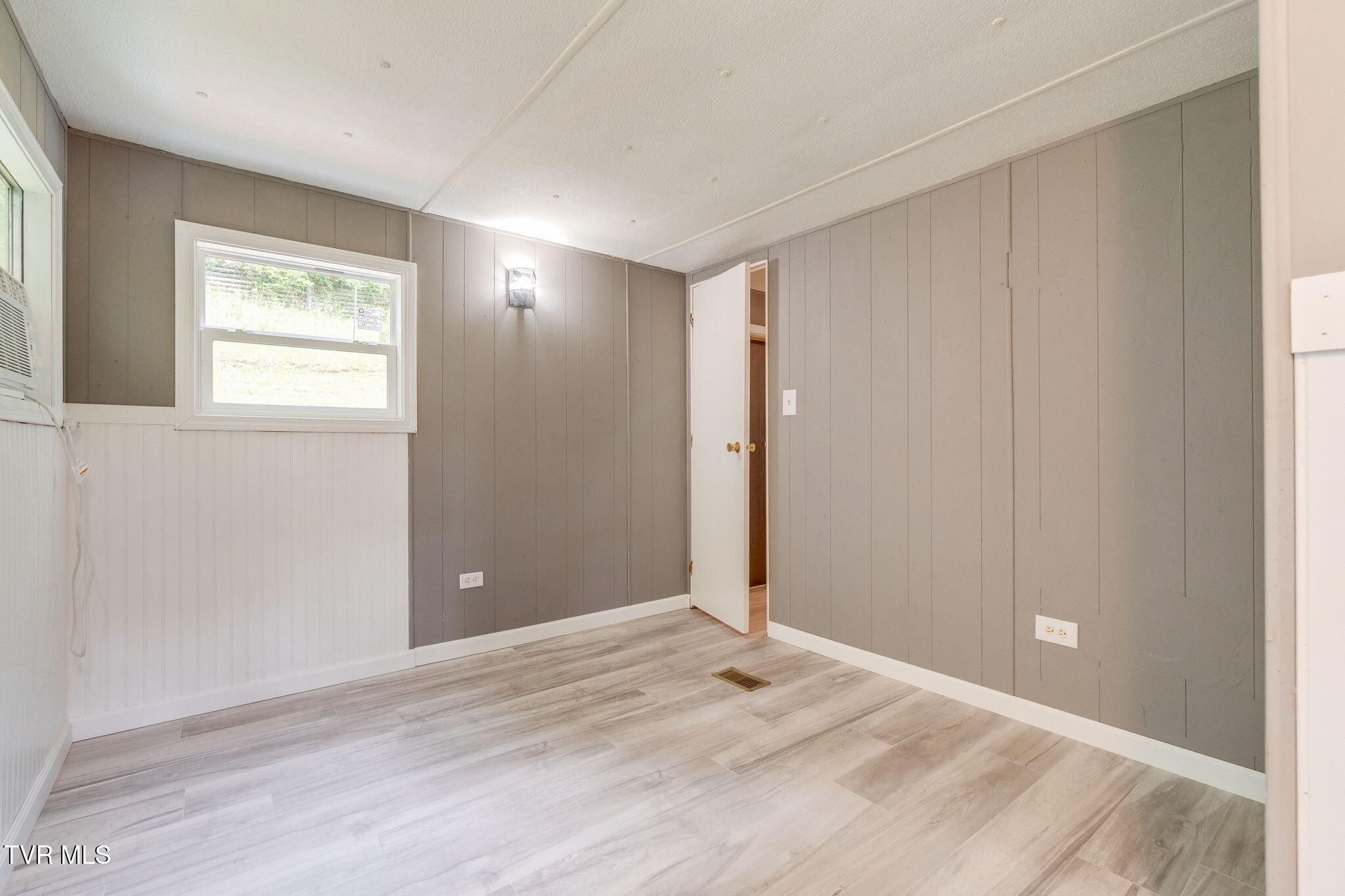 131 Russell Hill Road Elizabethton, TN 37643 - Photo 17 of 30 017