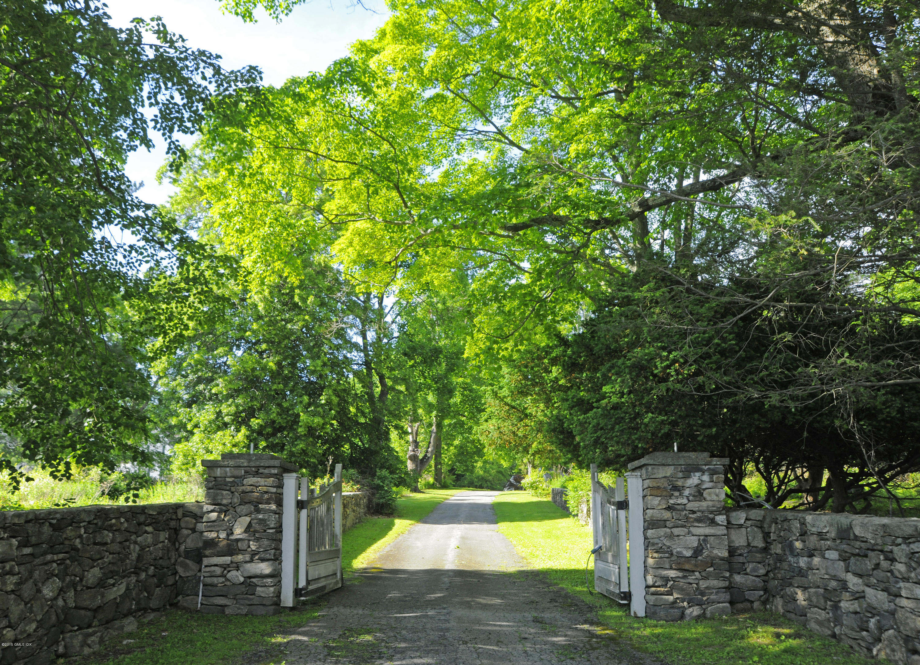 23 Cliffdale Road Greenwich, CT 06831 - Photo 2 of 24 a view of yard with green space