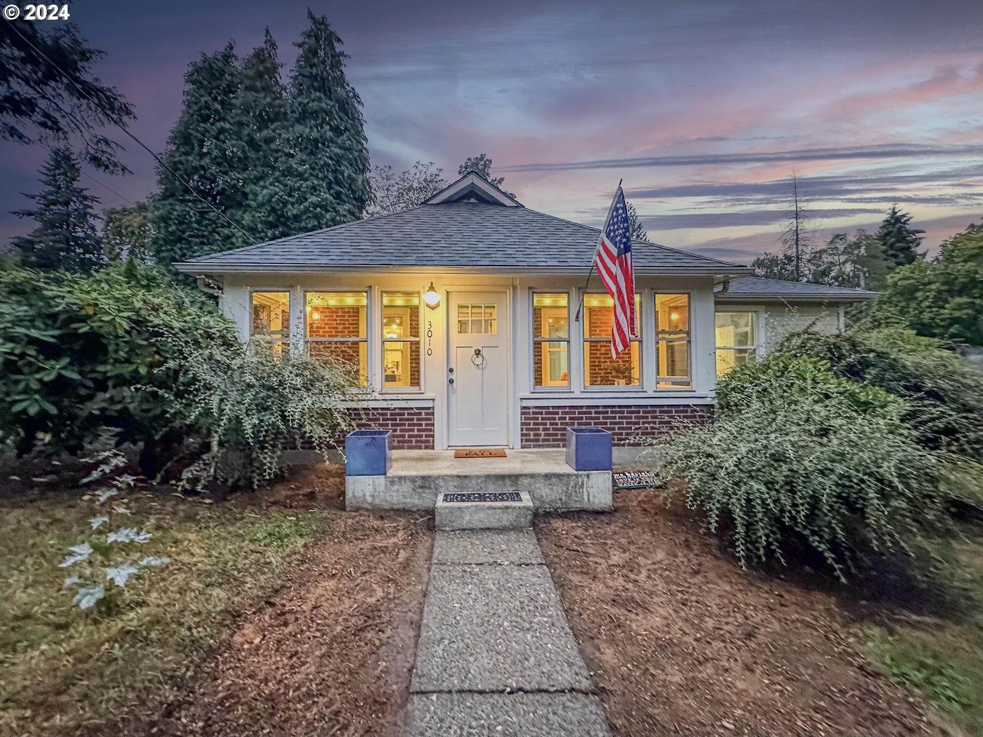 3010 R Street Vancouver, WA 98663 - Photo 1 of 43 a front view of a house with garden