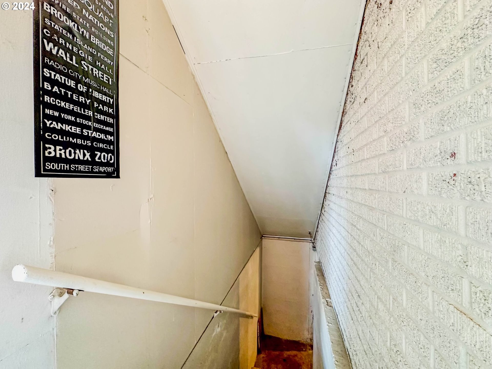3010 R Street Vancouver, WA 98663 - Photo 32 of 43 a view of a hallway with stairs