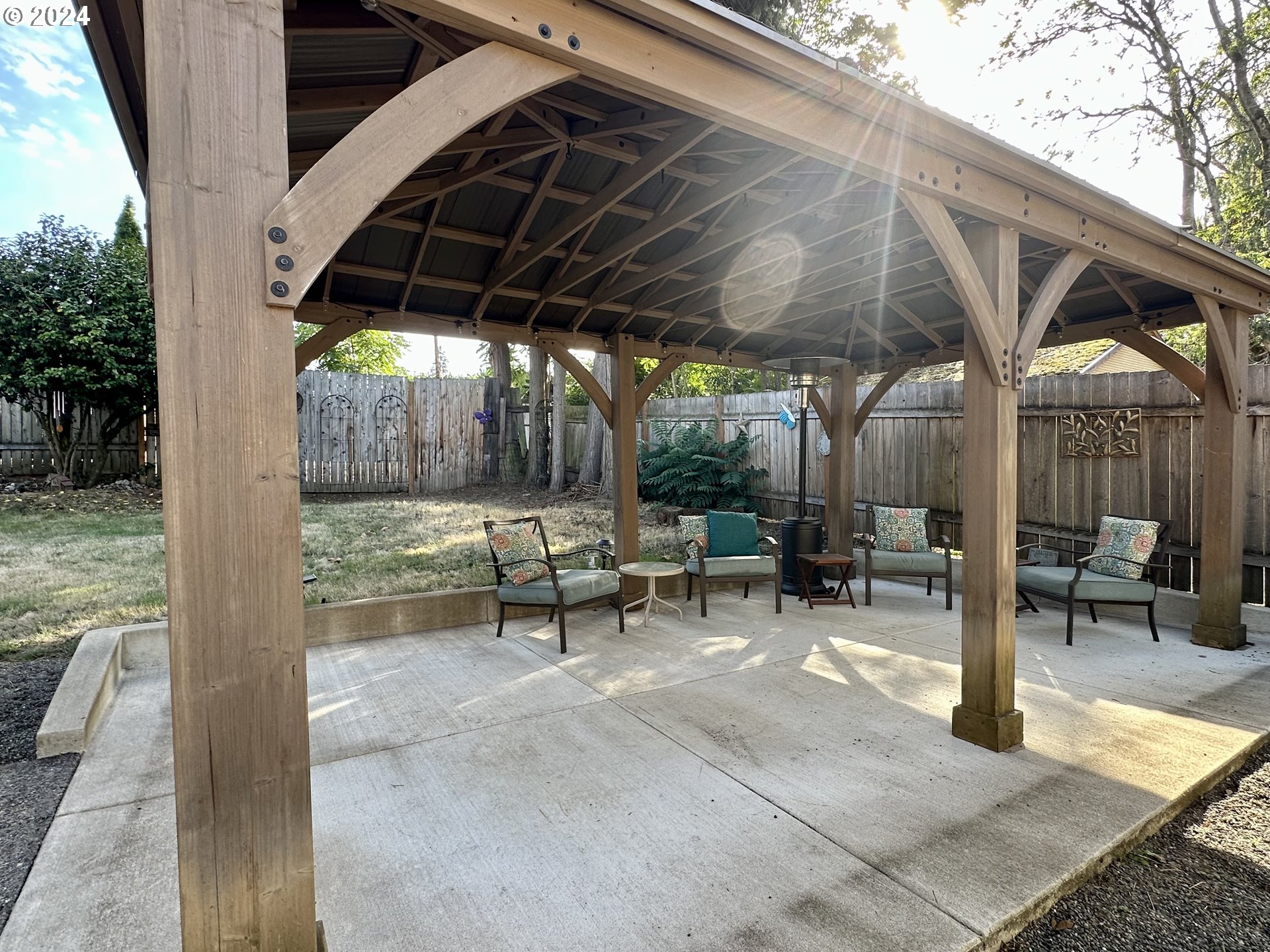 3010 R Street Vancouver, WA 98663 - Photo 36 of 43 a view of chairs and tables in patio