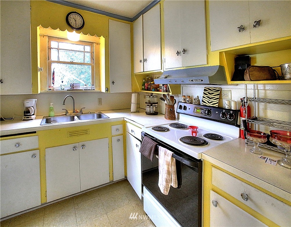 8617 Phillips Road Southwest Lakewood, WA 98498 - Photo 4 of 11