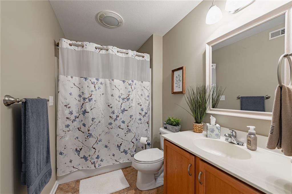 424 Chestnut Lane Apollo, PA 15613 - Photo 20 of 33 a bathroom with a sink toilet and shower