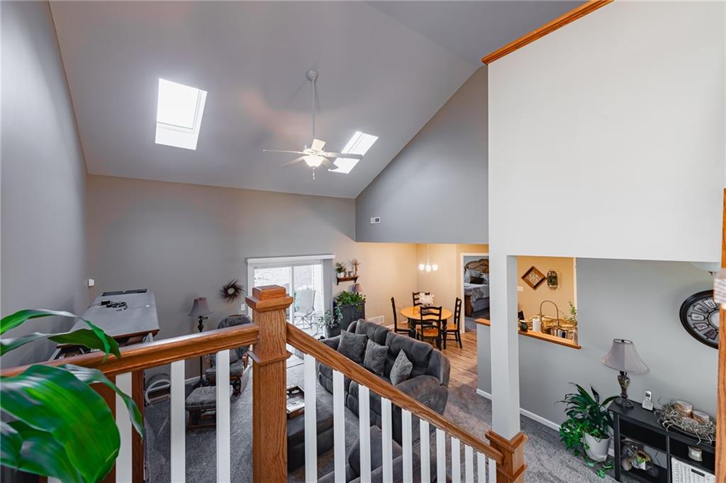 424 Chestnut Lane Apollo, PA 15613 - Photo 22 of 33 a view of a hallway with workspace