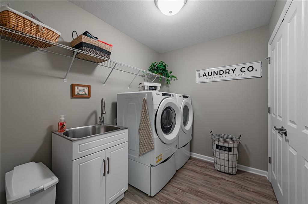 424 Chestnut Lane Apollo, PA 15613 - Photo 24 of 33 a utility room with dryer and washer