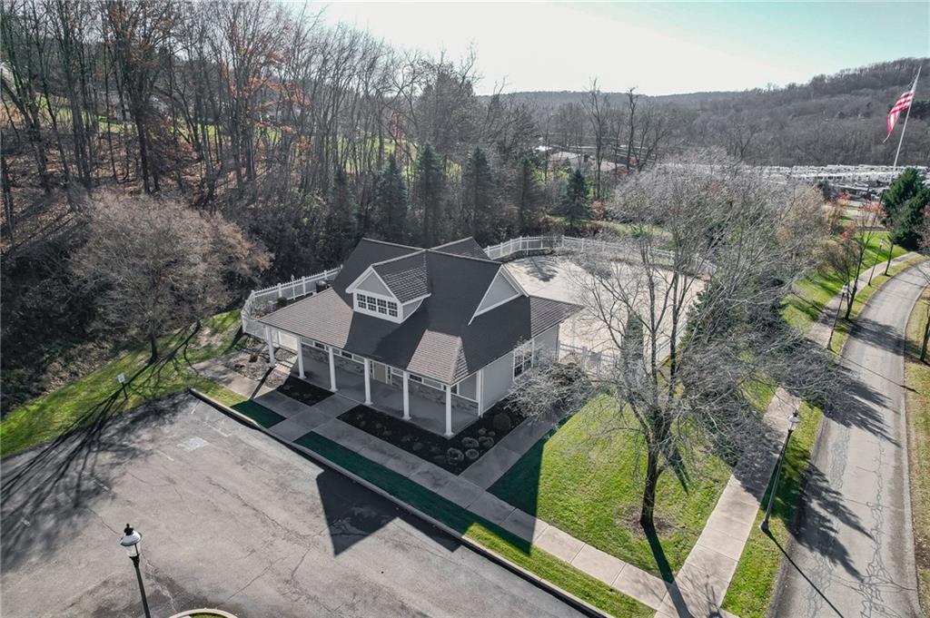 424 Chestnut Lane Apollo, PA 15613 - Photo 32 of 33 an aerial view of a house with a yard
