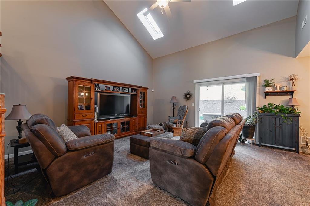 424 Chestnut Lane Apollo, PA 15613 - Photo 7 of 33 a living room with furniture and a flat screen tv