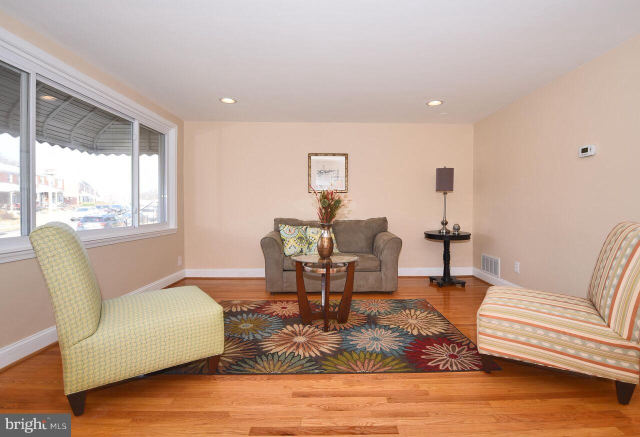 5515 Whitby Road Baltimore, MD 21206 - Photo 3 of 30 Living Room