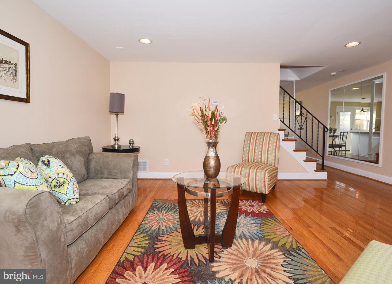5515 Whitby Road Baltimore, MD 21206 - Photo 4 of 30 Living Room