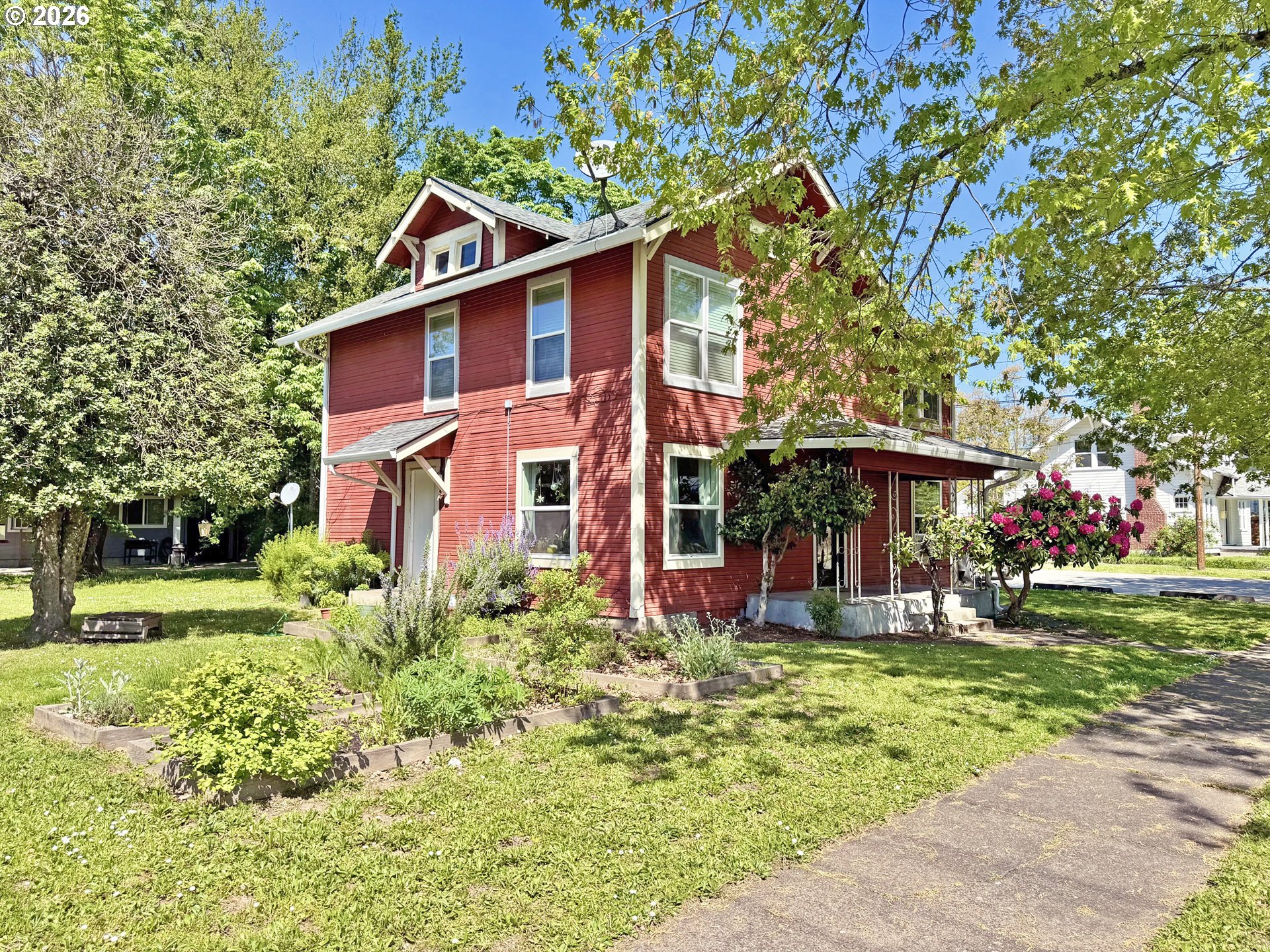 608 4th Street Springfield, OR 97477 - Photo 1 of 33