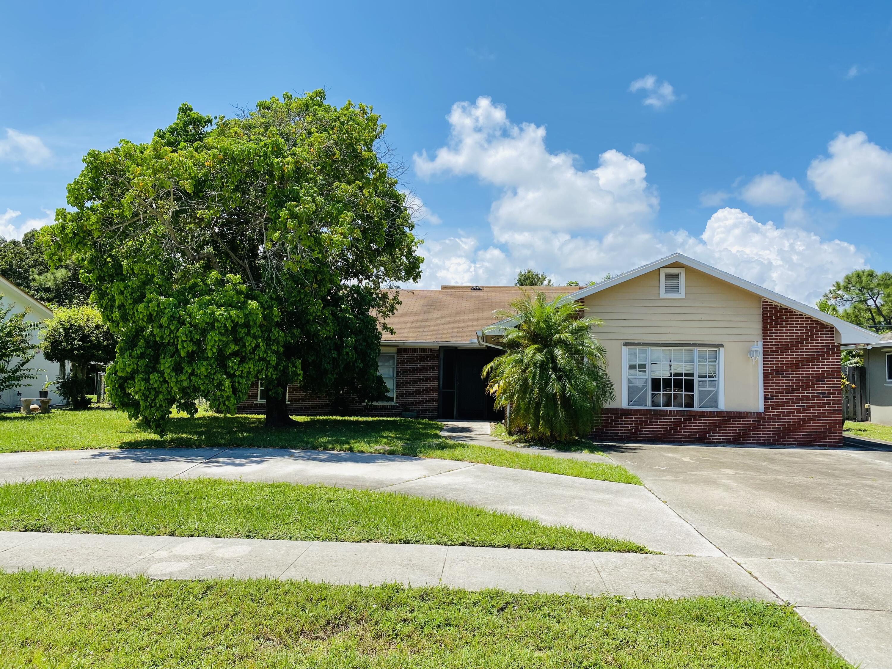 404 Circle West Jupiter, FL 33458 - Photo 1 of 24 220F0E69-D901-4D59-86A3-EA4359696AA0