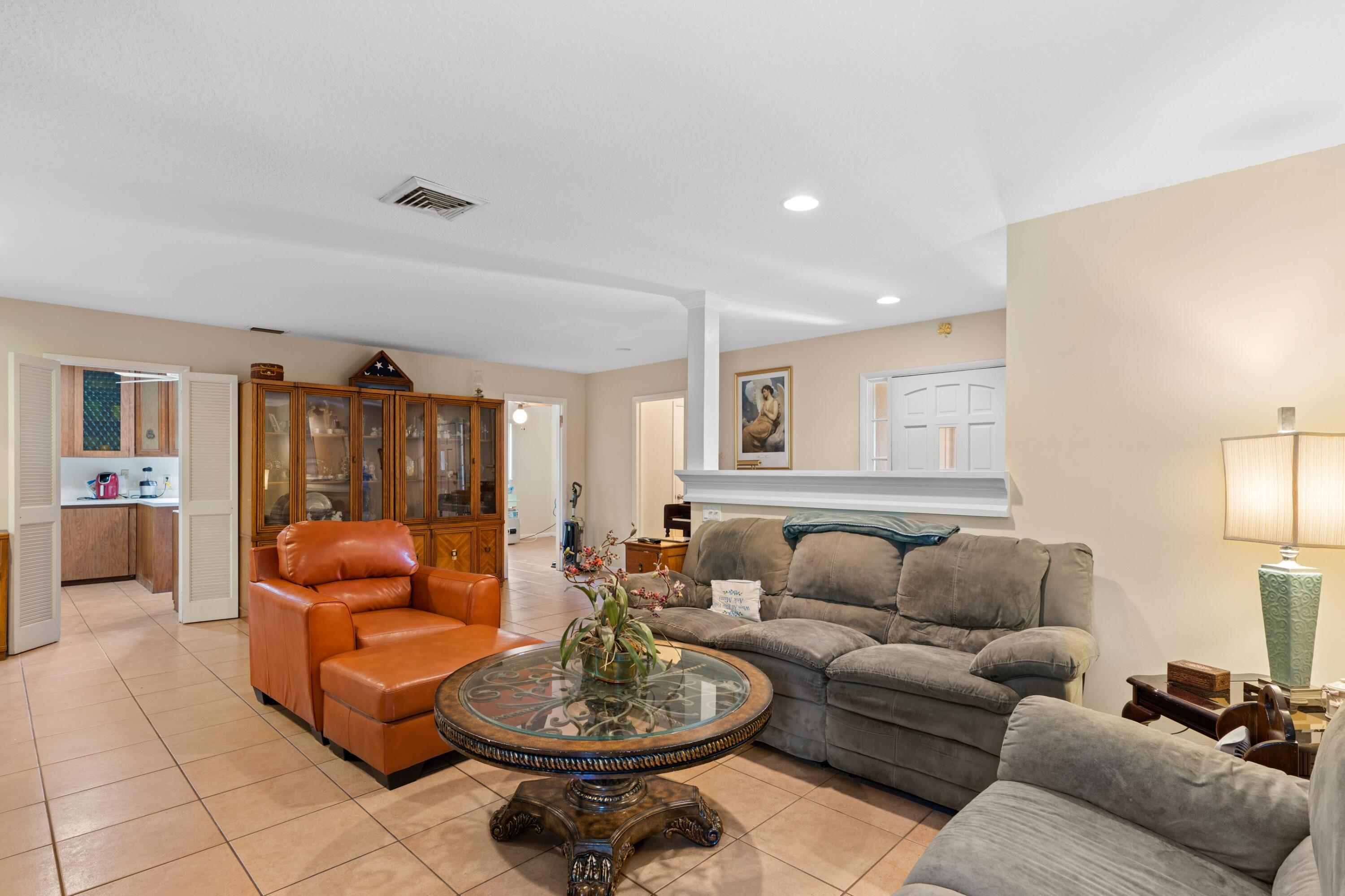 404 Circle West Jupiter, FL 33458 - Photo 16 of 24 DSC01796.jpg-SMALL