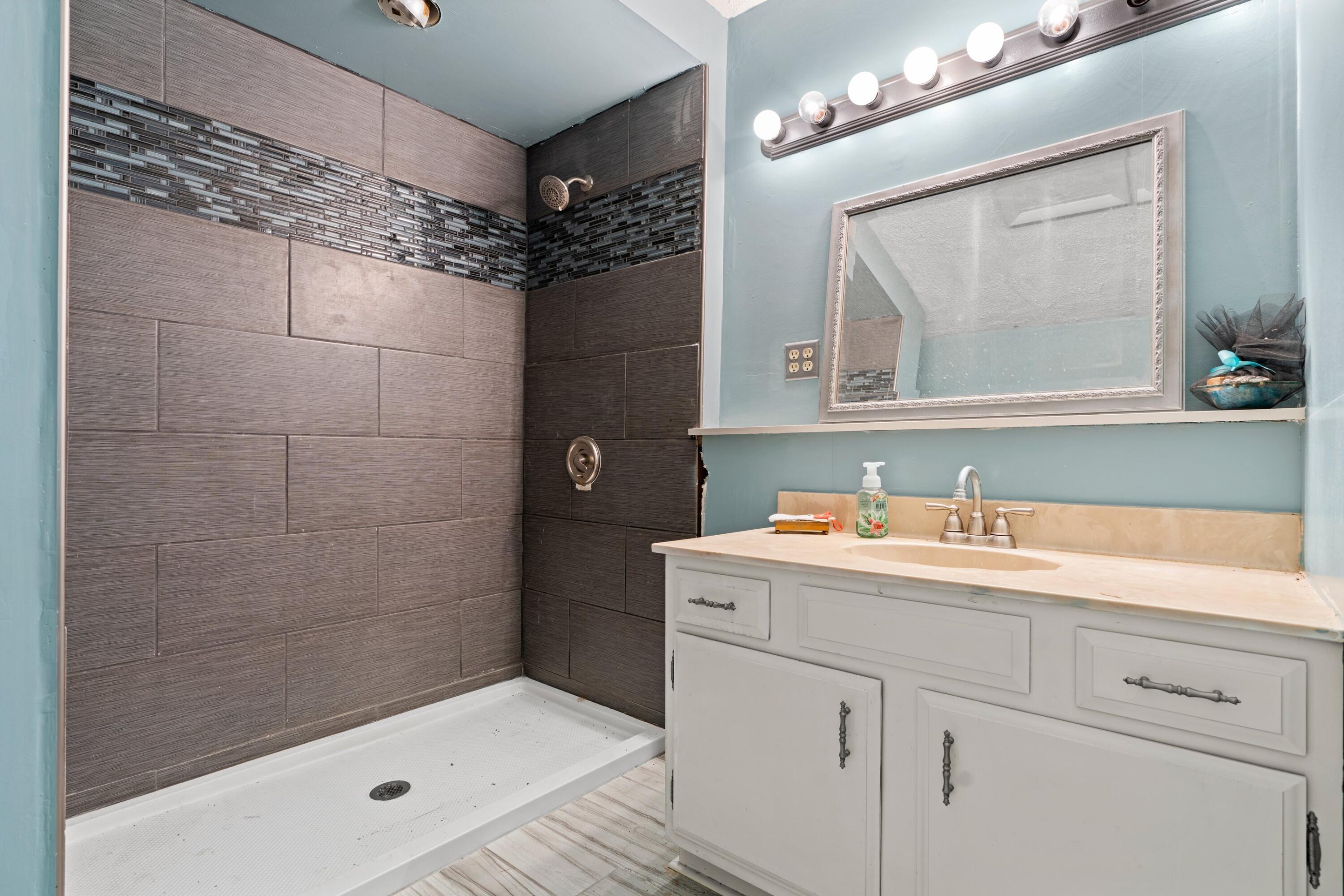 404 Circle West Jupiter, FL 33458 - Photo 19 of 24 DSC01811.jpg-SMALL