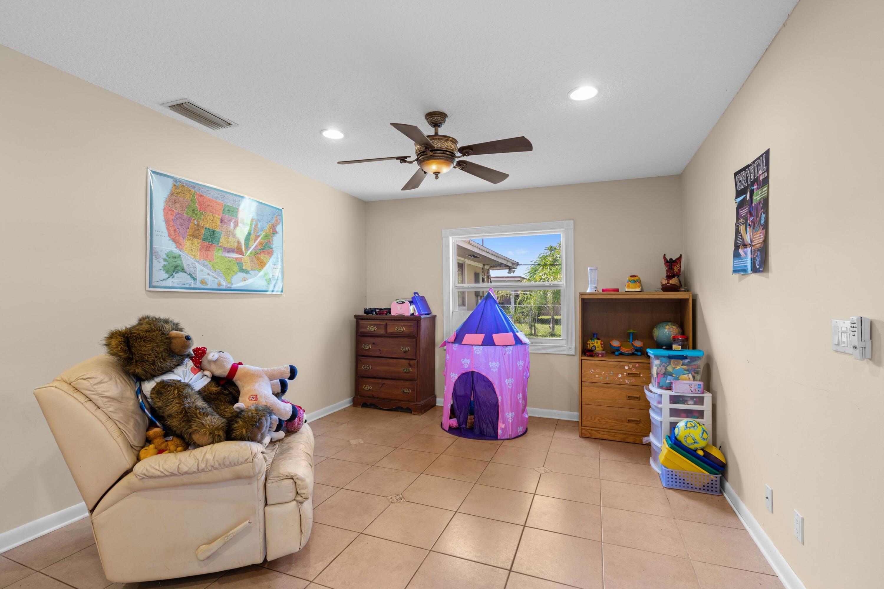 404 Circle West Jupiter, FL 33458 - Photo 2 of 24 DSC01726-Edit.jpg-SMALL