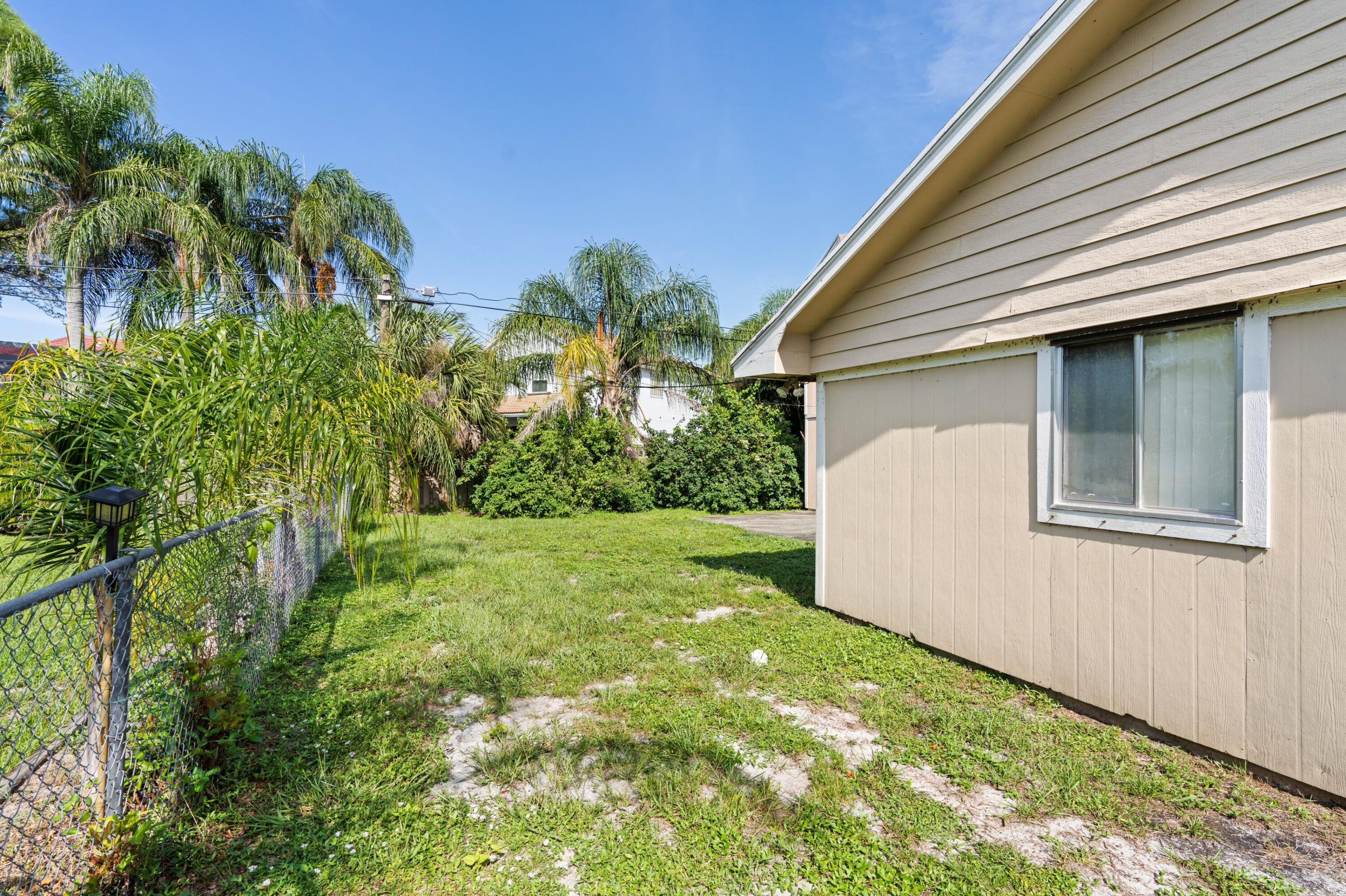 404 Circle West Jupiter, FL 33458 - Photo 22 of 24 DSC01824.jpg-SMALL