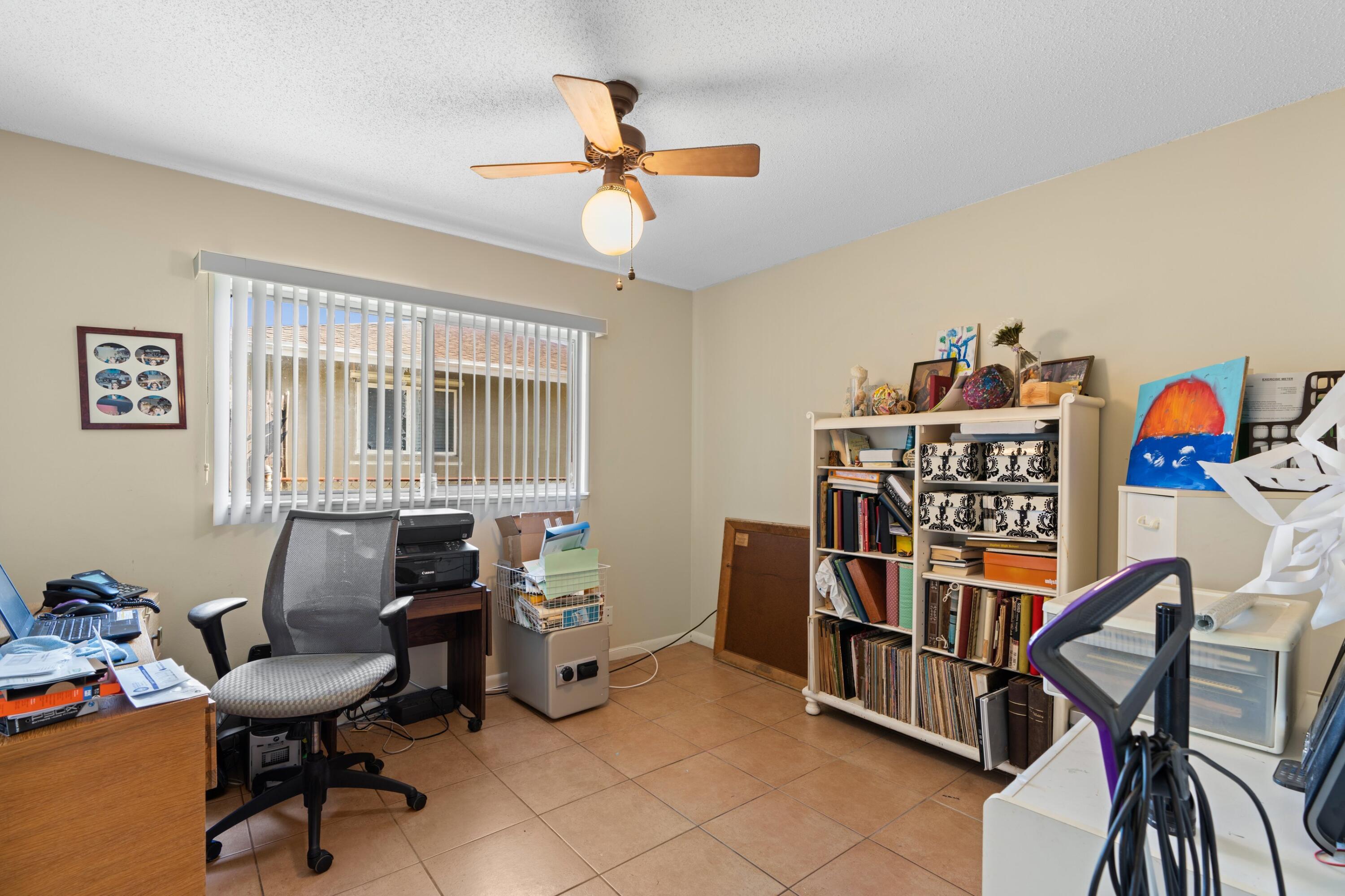 404 Circle West Jupiter, FL 33458 - Photo 6 of 24 DSC01746.jpg-SMALL