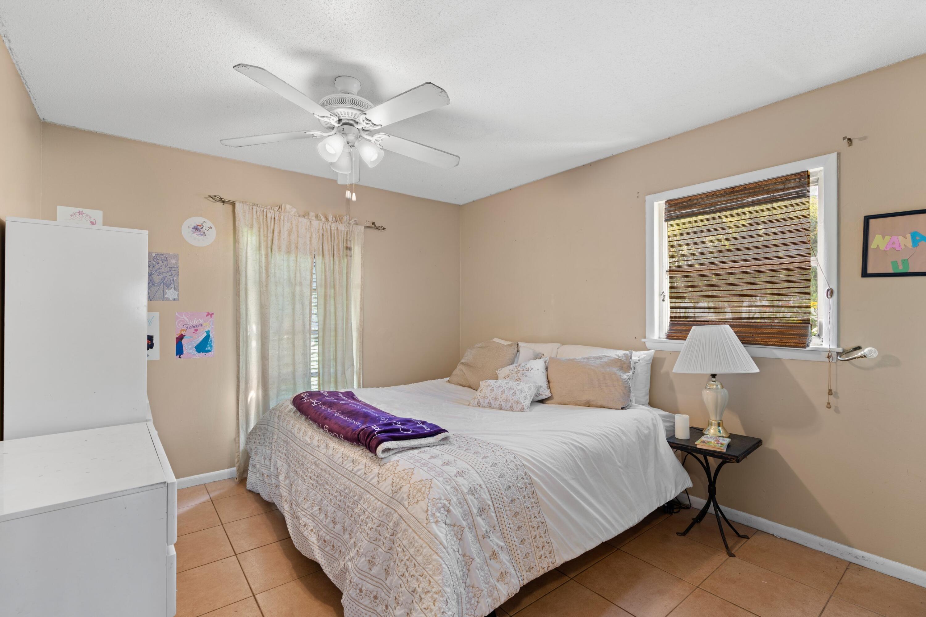 404 Circle West Jupiter, FL 33458 - Photo 8 of 24 DSC01756-Edit.jpg-SMALL