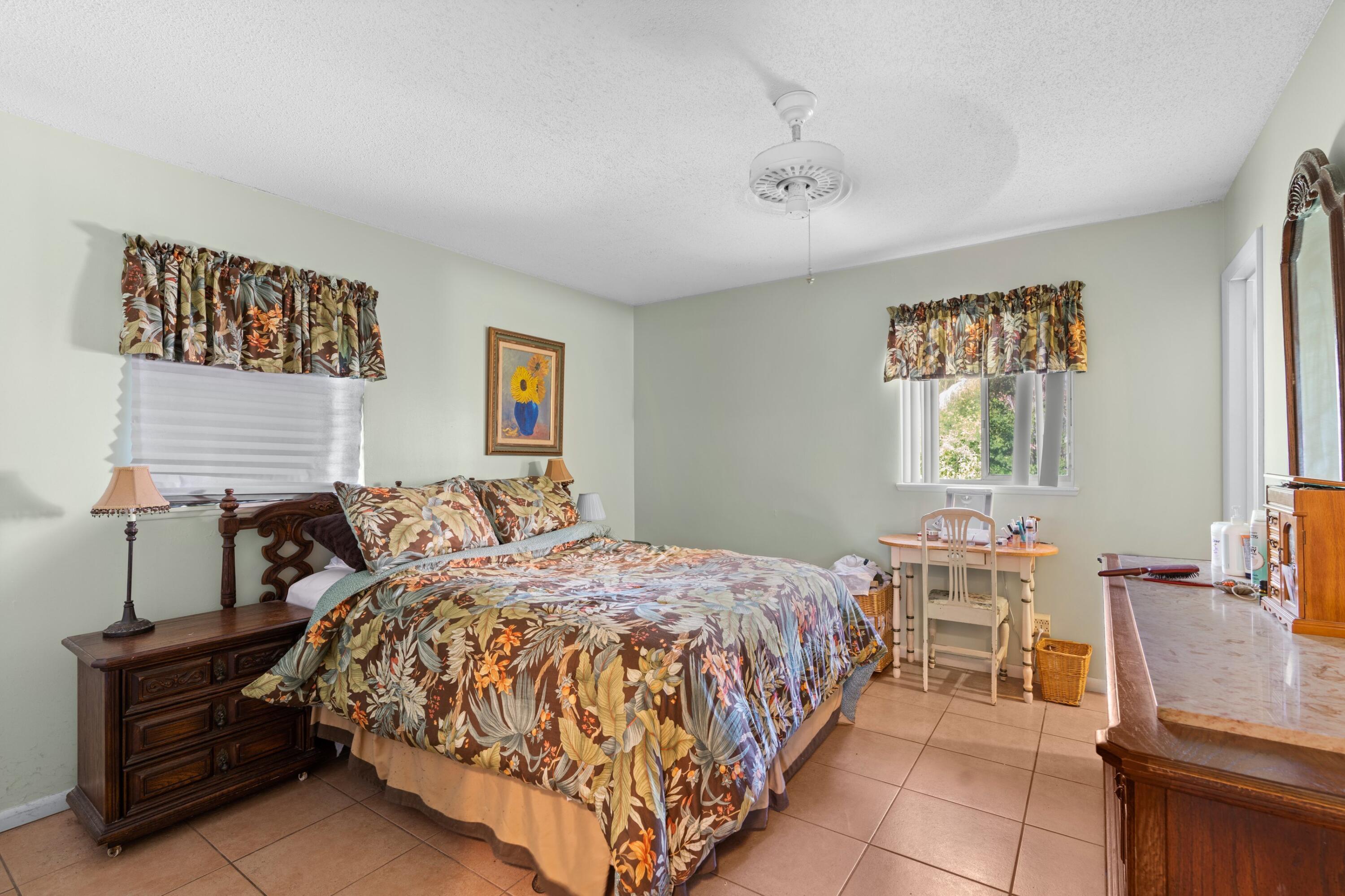 404 Circle West Jupiter, FL 33458 - Photo 9 of 24 DSC01761.jpg-SMALL