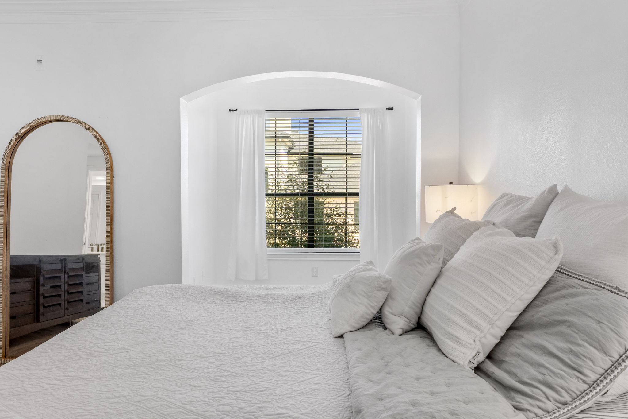 7701 Rialto Boulevard, Unit 623 Austin, TX 78735 - Photo 19 of 25 Alcove off Primary Bedroom perfect for workout, reading nook, or work from home space.