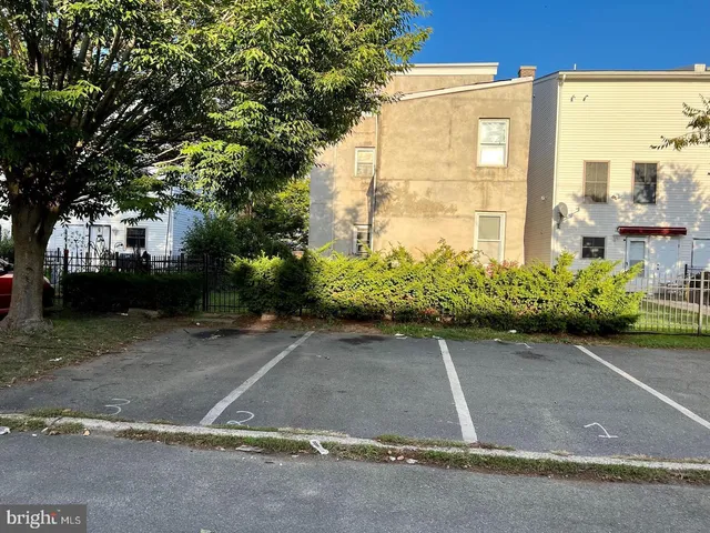 $299,900 | 35 Ewing Street, Trenton, NJ 08609