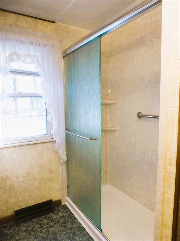 12 Gordon Drive Holyoke, MA 01040 - Photo 14 of 33 a bathroom with a shower