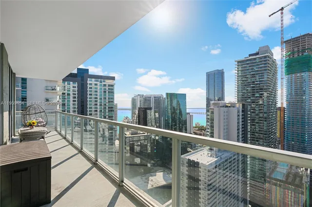 $5,500 | 1111 Southwest 1st Avenue, Unit UPH4019, Miami, FL 33130